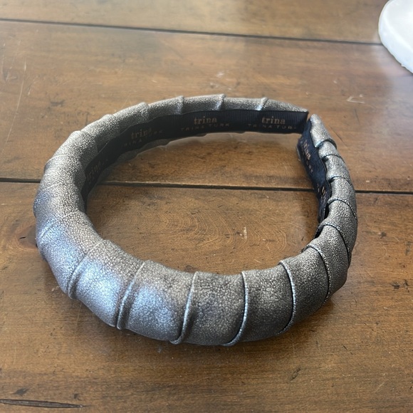 TRINA TURK silver faux leathered wrapped headband - Picture 5 of 9